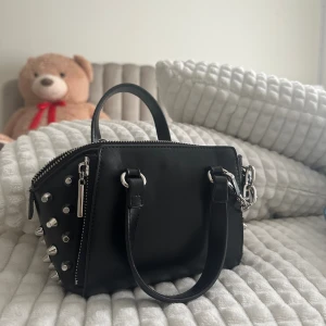 Zara väska  - Band medföljer. Kommer inte till användning 