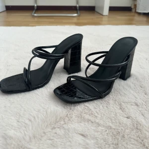 Svarta klackar  - Aldrig använt 