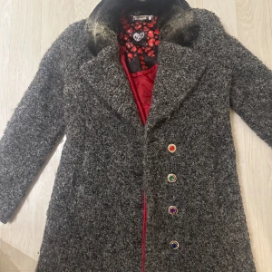 Desigual jacka - Bra skick, använda bara några gånger. 