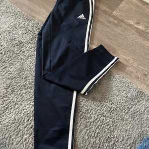 Aridas byxor  - Oanvända 