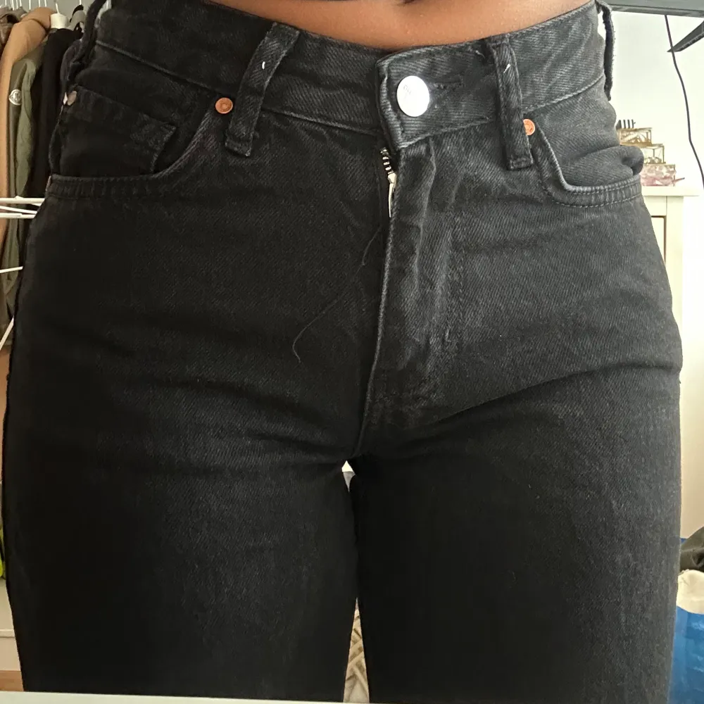 Snygga sitter jättefint passar en som är 158 cm beroende på hur ens kropp ser ut. Jeans & Byxor.