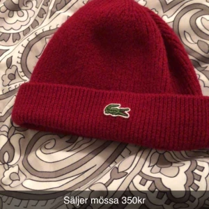 Lacoste mössa - Passar barn annars för liten 