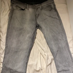 Jeans  - Säljer dess jeans från skargorn S till killar 