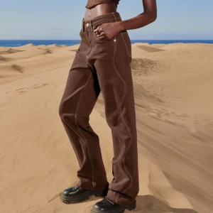 zara jeans - använda bara 3 gång, byxor är jätte nytt, sälja för att jag ska resonera min garderob.skriv om du vill får bilder❤️