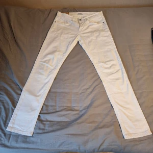 Dondup george - Sjukt feta dondup george i strl. 34. Modellen är 183 och väger ca 67 kg. Vid frågor/fler bilder är det bara att skriva //Kba_Closet 