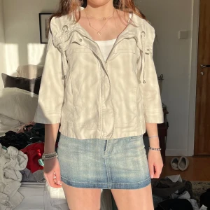 Kort kappa - Kappa med korta ärmar, storlek M💕