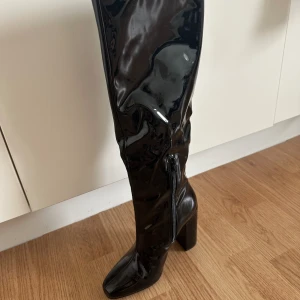 Svarta stövlar - Svarta stövlar med klack, storlek 36