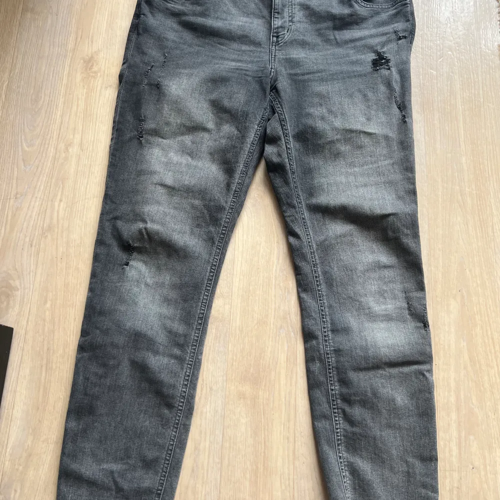 Svarta stretch jeans i storlek 46. Köpta på Hm. Jeans & Byxor.