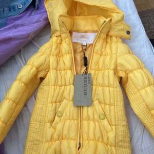 Jacka till barn  - jacka burberry 2-4 år  
