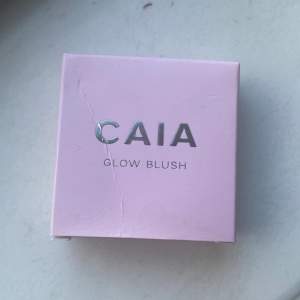 Jag säljer min caia blush för att jag inte använder den💗 jag har provat den endast en gång så den är som ny! Om ni har några frågor är det bara att ni hör av er<3