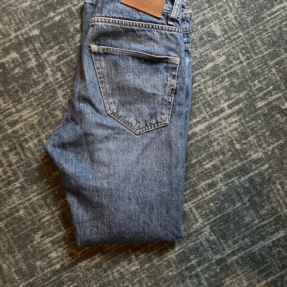 Säljer mina jeans då de är försmå… Nypris ca 600kr. Jeans & Byxor.