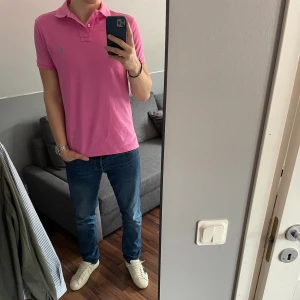 Ralph Lauren piké  - Piké från Ralph Lauren. Pikén är i riktigt bra skick, inga defekter. Skriv om funderingar eller fler bilder! 