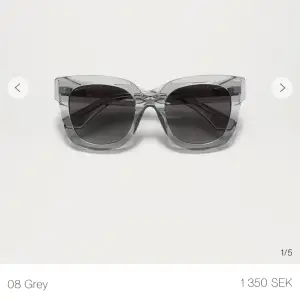 jag säljer dessa helt oanvända chimi solglasögonen de är modellen 08 o färg grey💘💘kommer att skickas i orginalförpackningar💘köparen står för frakten