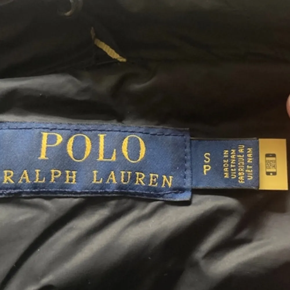 Ralph Lauren jacka i väldigt bra skick köpt från Zalando för 3500kr. Jackor.