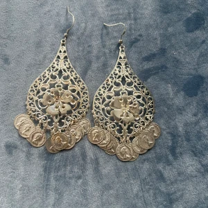 Silverörhängen  - Silver örhängen köpta från Spanien - finns i guld till salu! (Ej äkta) 