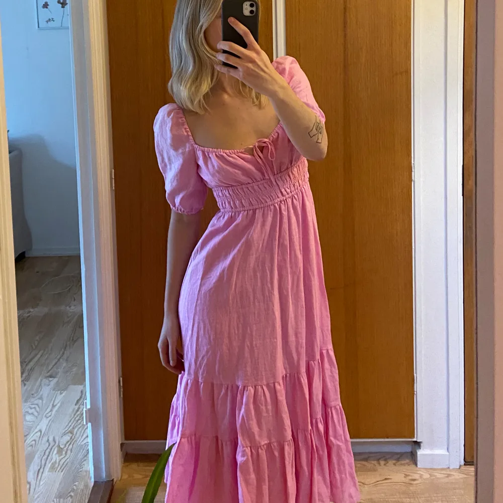 Supersöt rosa lång klänning. Aldrig använd! 🩷. Klänningar.