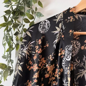 Morgonrock - Morgonrock i satin, kan användas som en cardigan 