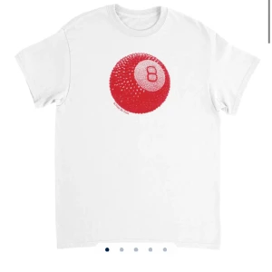 🎱tishirt❤️ - En tishirt från in print we trust. Köpte i november så den är rätt ny❤️köpare står för frakt❣️