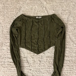 Topp - Grön topp från Hanna schönbergs kollektion med NA-KD. Storlek M