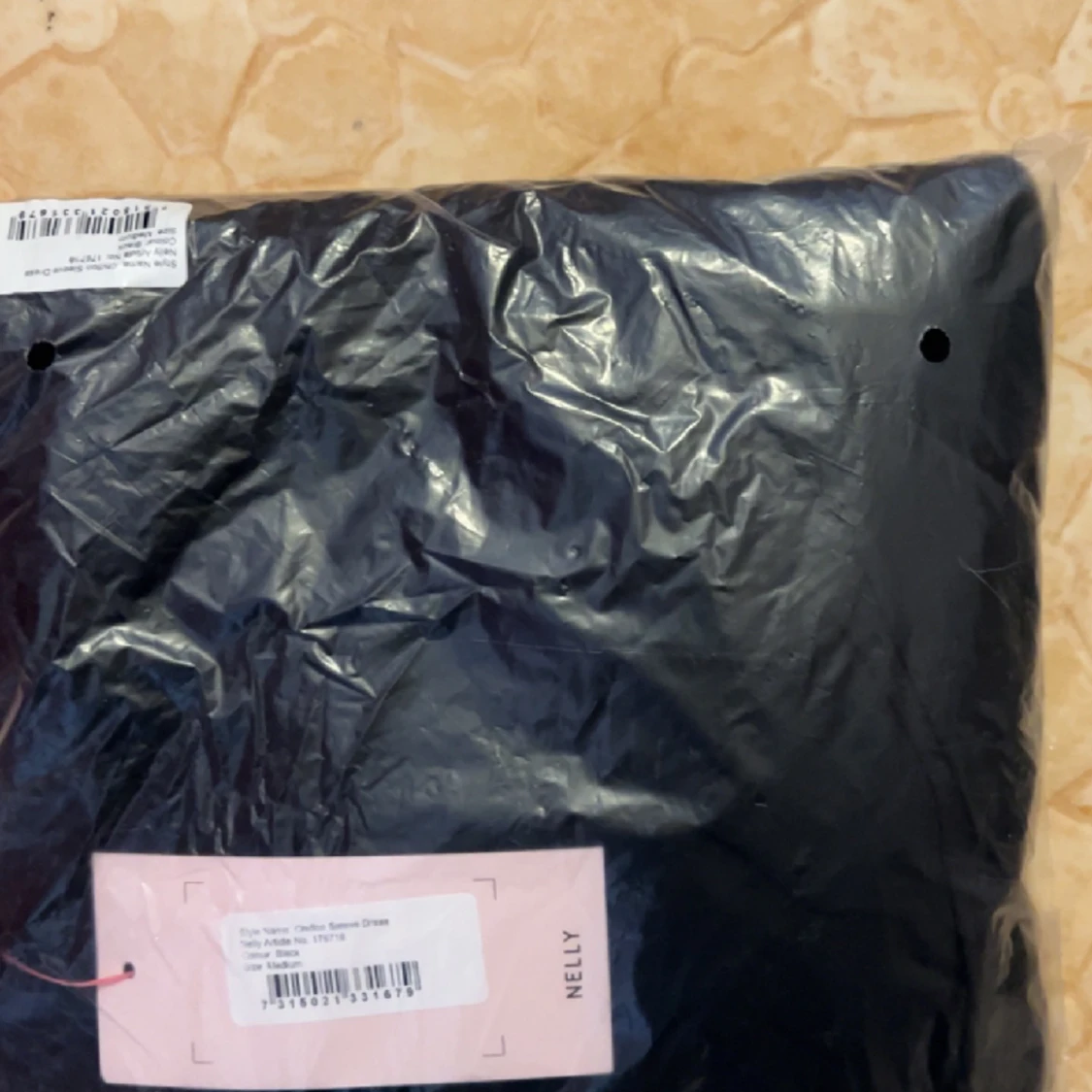 Svart klänning från Nelly  - 90