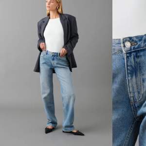 Blå jeans från Gina tricot, nypris ca 500kr, säljer för 230kr.