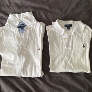 Märkes pikéer  - Säljer båda tillsammans för ett grymt pris eftersom de inte passar mig längre.  Ralph lauren & Tommy Hilfiger Båda är storlek M passform