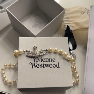 Vivienne westwood halsband  - Nästa helt oanvänd, köpt för över 1500