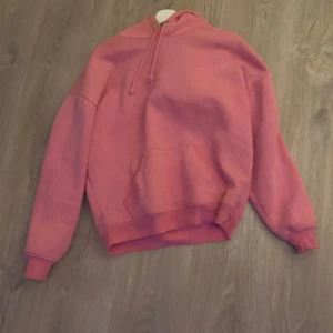 Hoddie Bik Bok - Rosa hoodie från Bik bok i storlek s