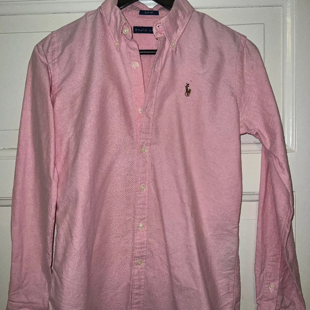 Rosa skjorta från Ralph Lauren i strl 2 passar xs/s. Slim fit modell. . Skjortor.