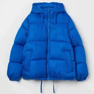 Blå vinterjacka från H&M. Nyskick, storlek XS🤍