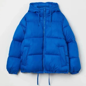 H&M jacka  - Blå vinterjacka från H&M. Nyskick, storlek XS🤍