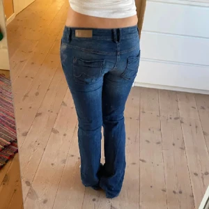 As snygga Lågmidjade jeans  - Knappt använda, snygga trendiga Lågmidjade jeans , pris går att disskutera