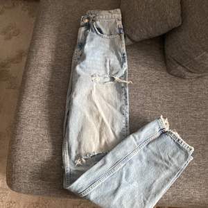 Håliga jeans från Gina i st 34