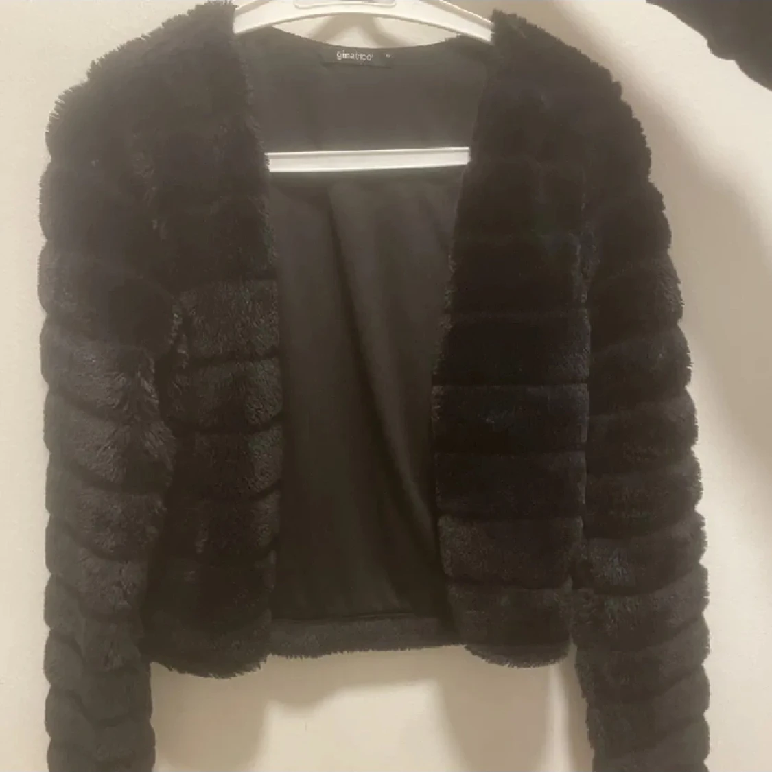 Svart pälsjacka  - 90