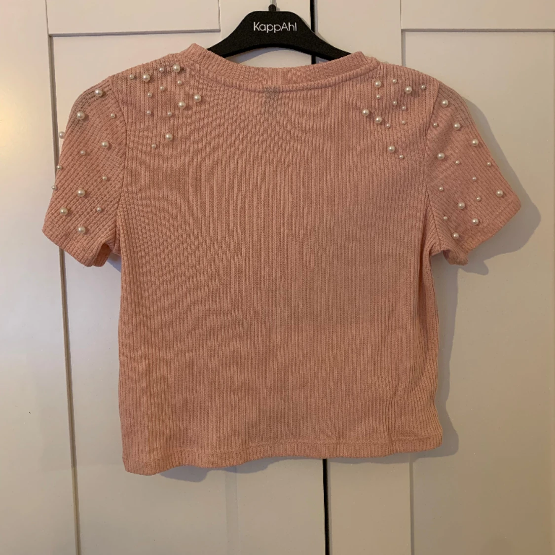 ljusrosa topp med pärlor - 90