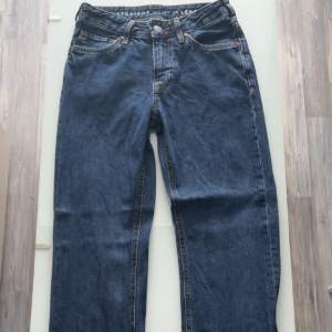 Säljer dessa jeans då dem inte kommer till användning längre, storlek 24-32🥰 Pris kan diskuteras vid snabbt köp ❤️