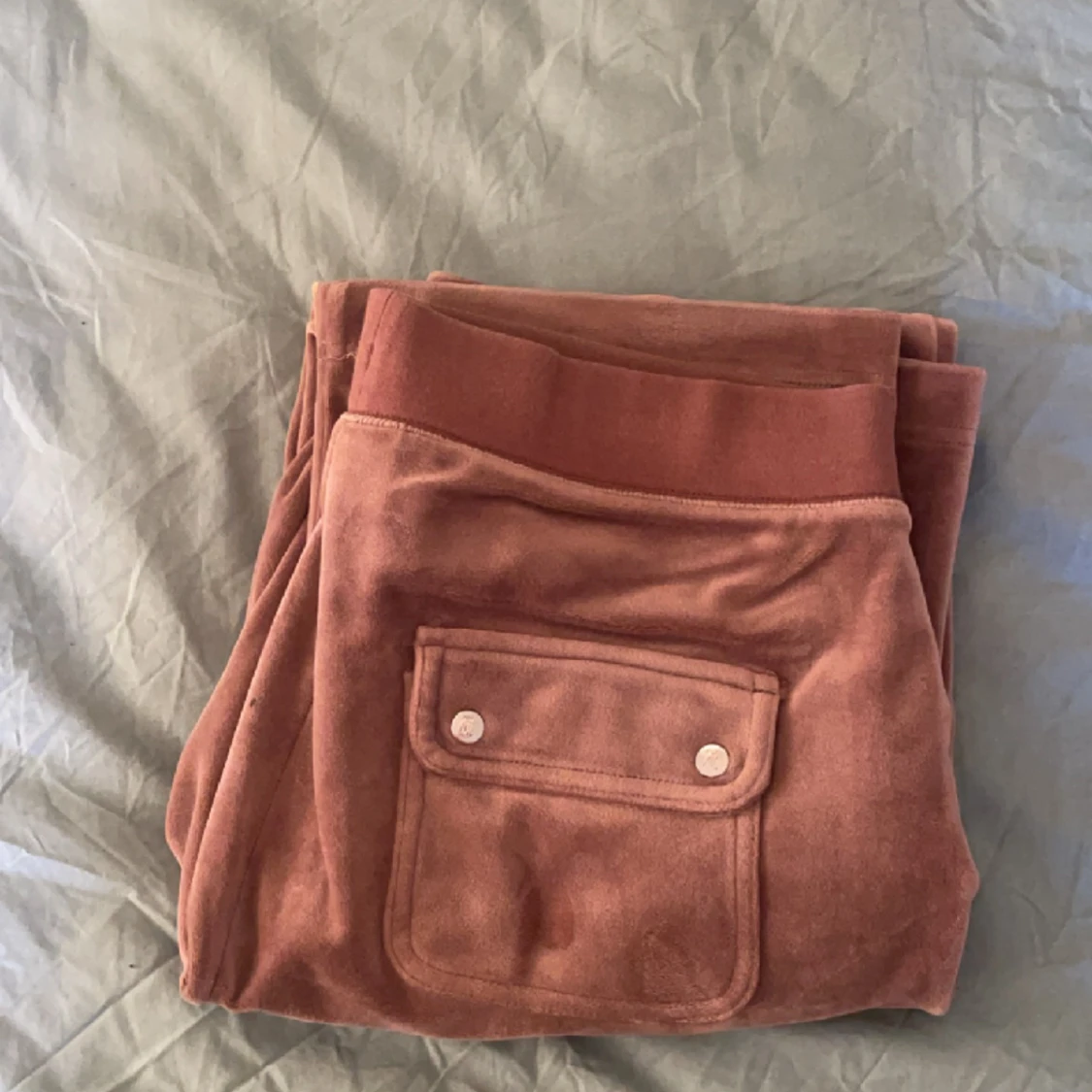 En brun juciy couture byxa inte använd så mycket (bra skick)