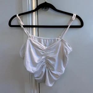 Vit linne - Ett gulligt vitt linne