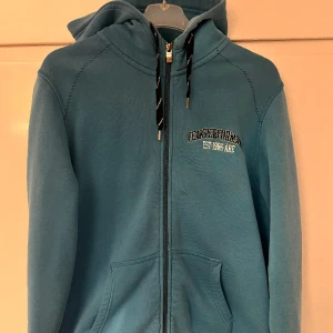 Peak Performance Hoodie - Ljusblå/turkos Peak-hoodie i gott skick. 