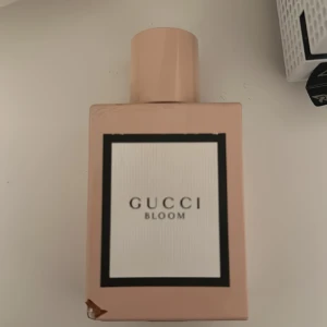 Gucci parfym - Gucci parfym, aldrig använd bara öppnad och testad på armen, 50 ml nypris 1345kr
