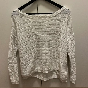 Stickad tröja - Fin tröja som tyvärr inte kommer till användning