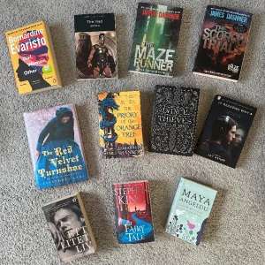 Böcker - Blandade böcker 1 för 60kr 2 för 100kr Små pocket (sista raden) för 40kr 🚨flera köpta second hand, bra skick