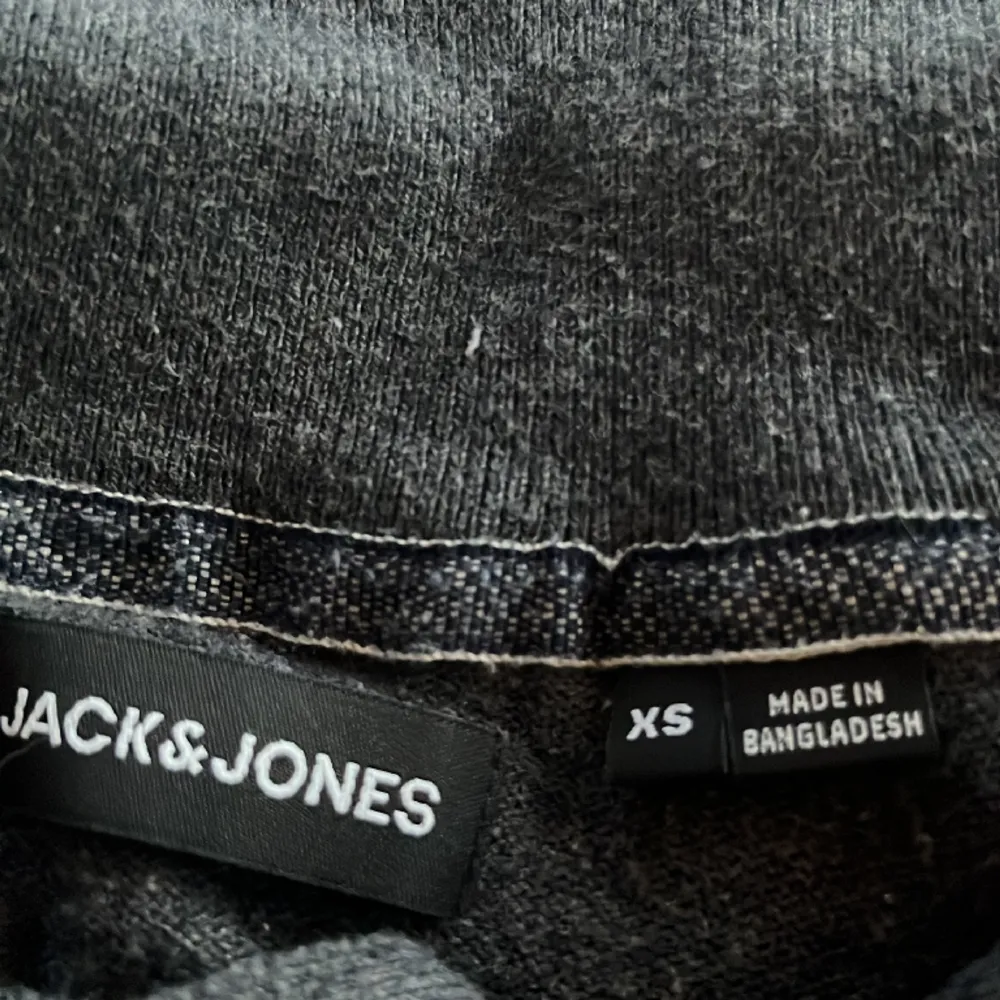 Tja säljer en Jack and Jones half zip, 9-10 sick har använt den Max 5 gånger, pris kan diskuteras mvh Algot . Hoodies.