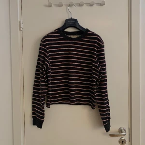 Pull & Bear randig tröja - Randig tröja från Pull & Bear i storlek S. 