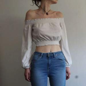 En vit boho off shoulder topp i xs/s