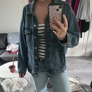 Jeans jacka - Bra skick! Perfekt till sommarkvällar💗🌇  Pris kan diskutera💕
