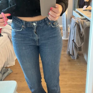 raka jeans - midwaist raka jeans från gina❤️knappt använda och inga defekter❤️