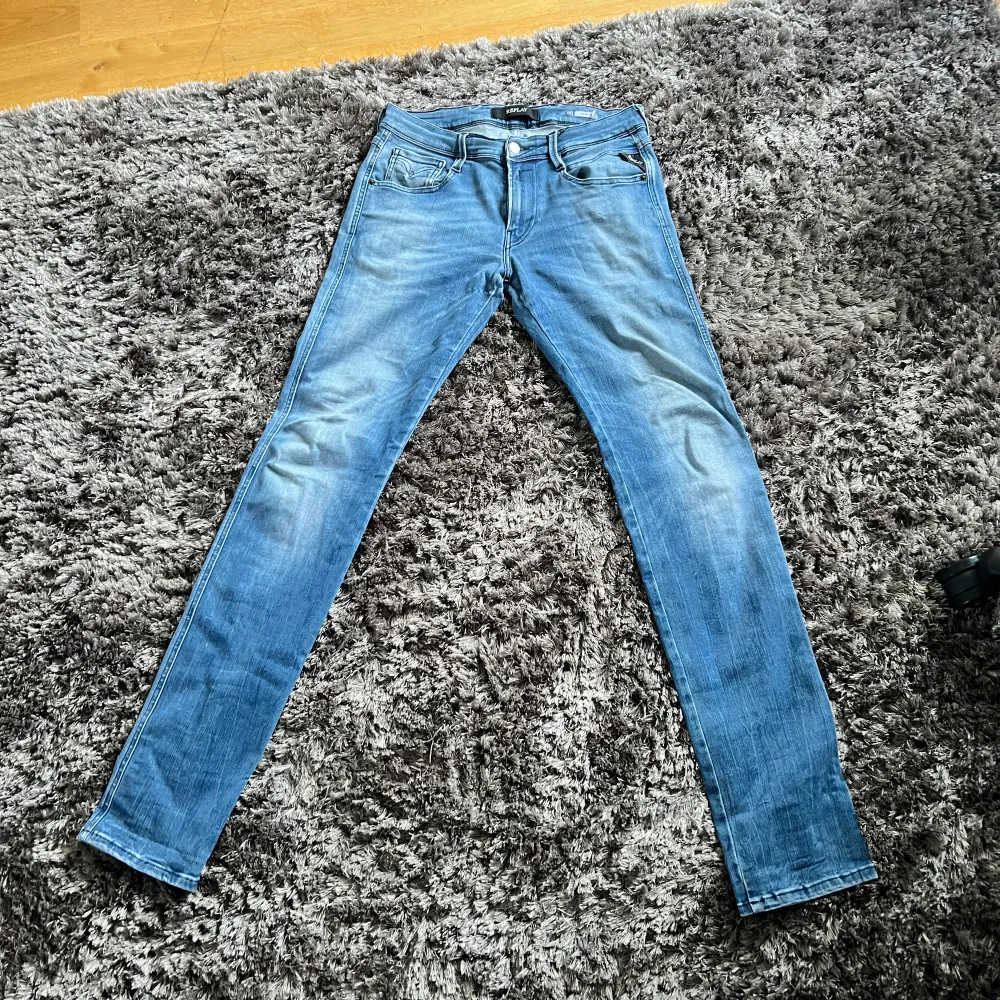 Replay anbass i top skick, waist 30, endast för 599kr🙌😻. Jeans & Byxor.