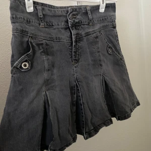 Kjol - Snygg jeanskjol🩶🖤mörkgrå