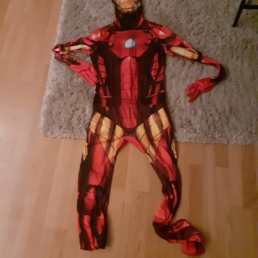 Ironman halloweendräkt i strl L ej använd. Övrigt.